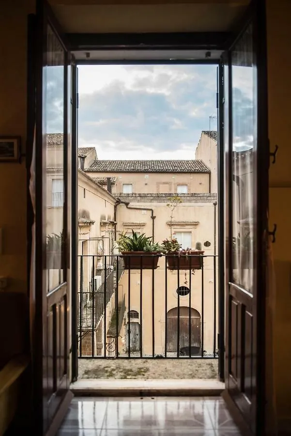 Casa Di Marco Palazzo Astuto contacts